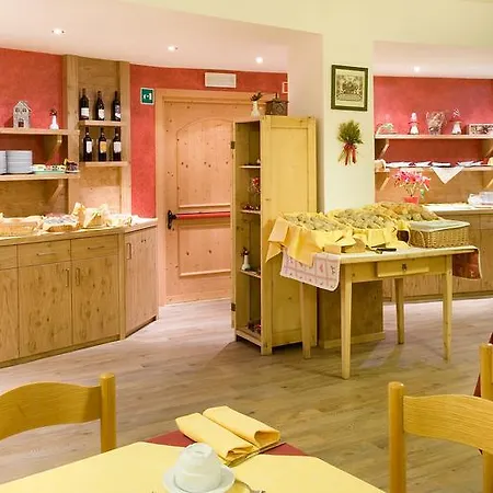 Hotel Adamello Tonalepass